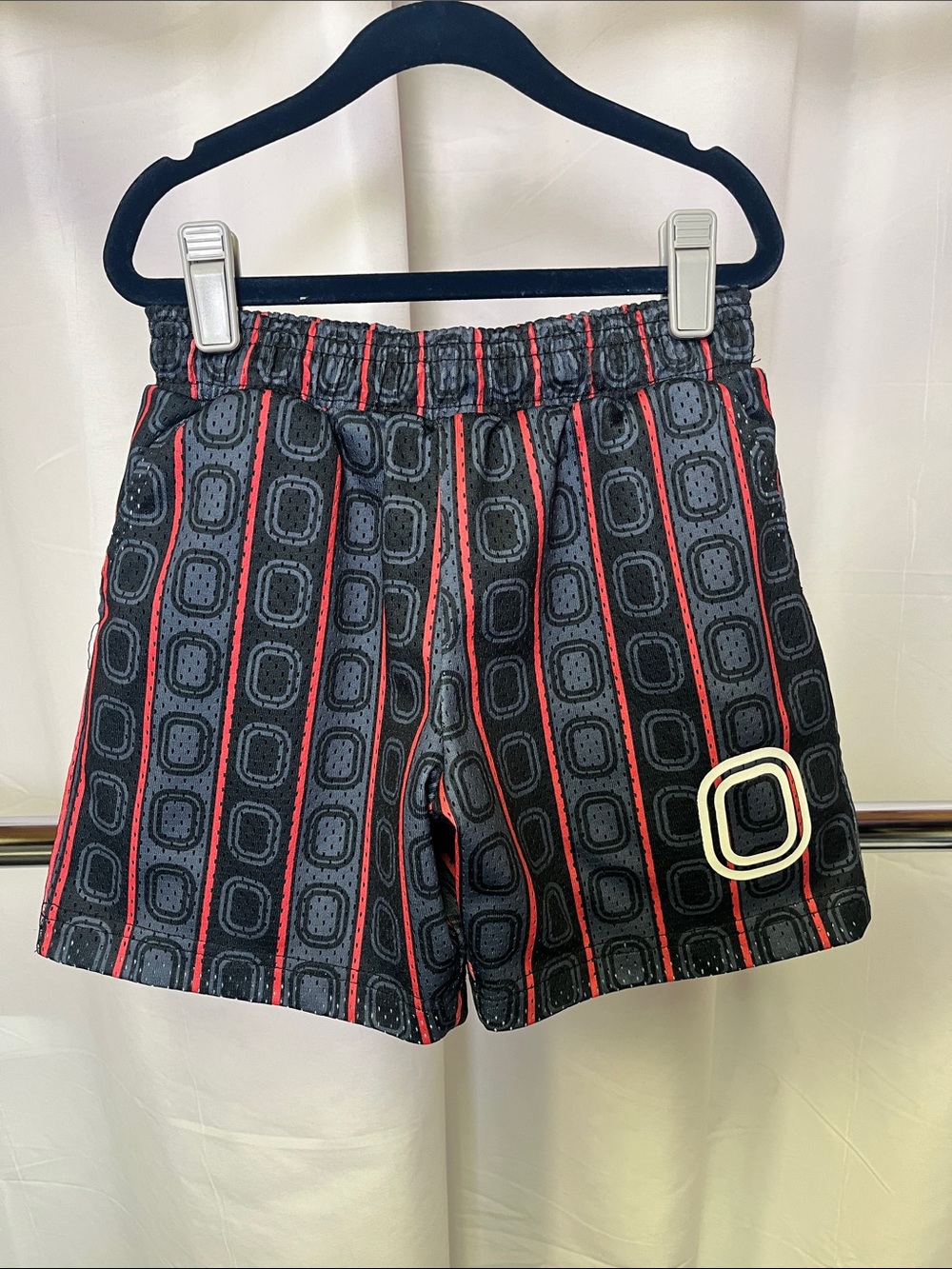 Overtime boys Liverpool '23 Shorts pinstripe Black Shorts with Red Stripe small